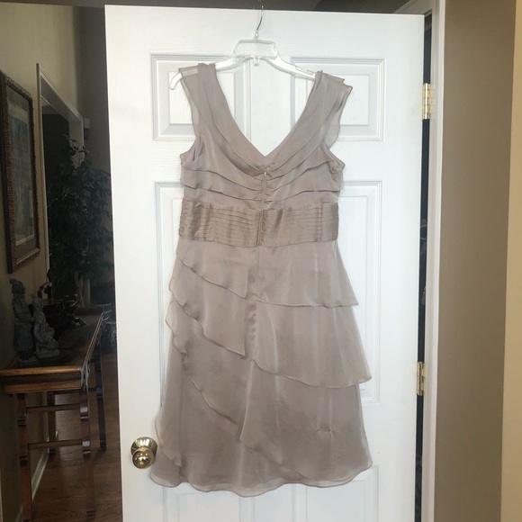 Adrianna Papell tiered chiffon dress - Picture 3 of 3